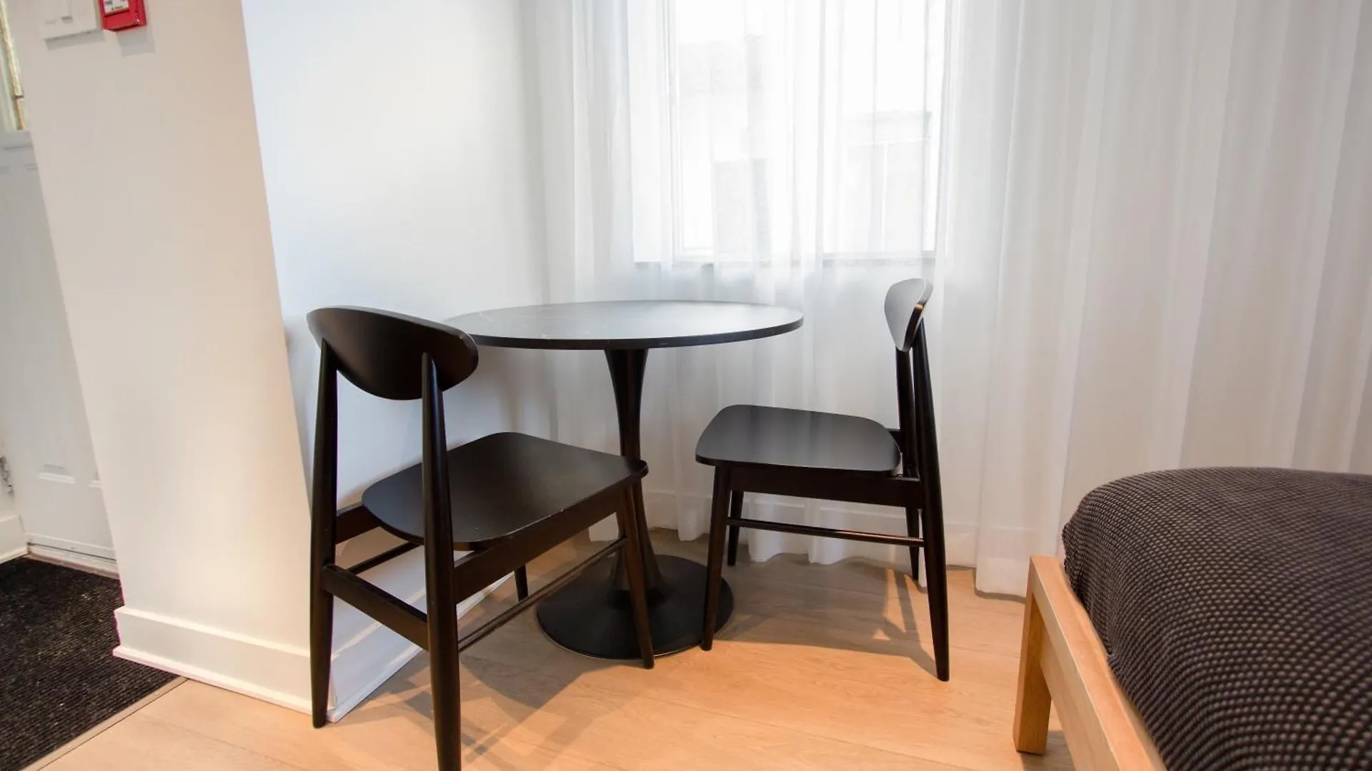 Apartment Studio #10 - Self Check-In - Plateau - St-Denis Montreal